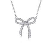 Collar Roseta de Plata y Moissanita, vista principal sobre fondo blanco