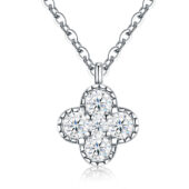 Collar Van Cleef de Plata y Moissanita, vista principal sobre fondo blanco