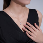 Collar Van Cleef de Plata y Moissanita, vista alternativa 3