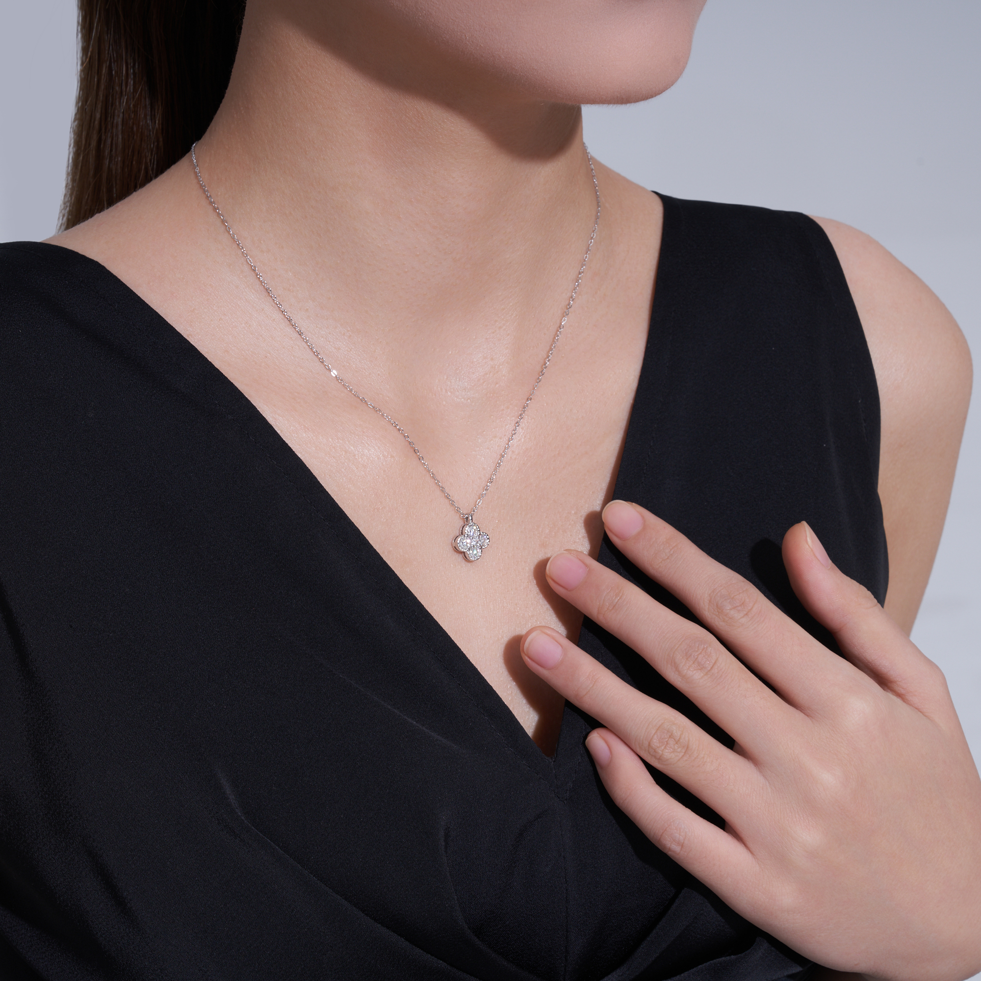 N17166-04 Collar Van Cleef de Plata y Moissanita, vista alternativa 3