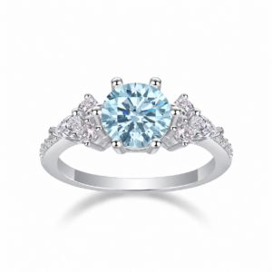 Anillo Cielo de Plata y Moissanita Aguamarina, vista principal sobre fondo blanco