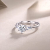 Anillo Romance de Plata y Moissanita, vista alternativa 1
