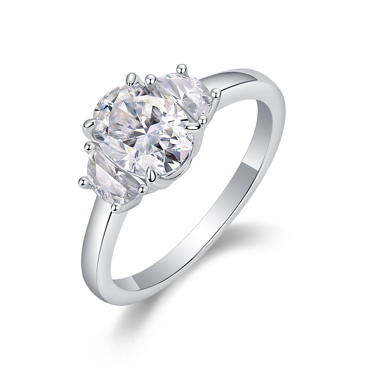 Stacked from 7 images. Method=B (R=8,S=4) Anillo Princesa de Plata y Moissanita, vista principal sobre fondo blanco