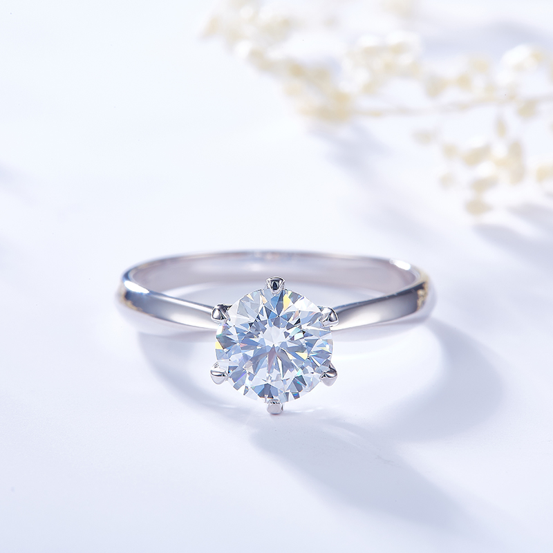 R9094-6.5-02 Anillo Clásico de Plata y Moissanita, vista alternativa 1